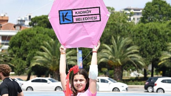 Kadıköy’de uçurtma festivali renkli görüntülere sahne oldu