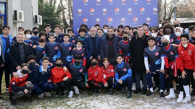 Futbolun efsaneleri Ankara’da Pepsi ‘Yıldız Futbolcu Seminerleri’nde genç futbolseverlerle buluştu