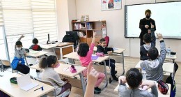 Anakara Büyükşehir Belediyesi’nin Ev Sahipliğinde Başkentli Çocuklar İngilizce Öğreniyor