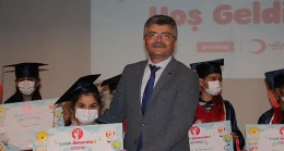 EÜ’de “Çocuk Üniversitesi”nden mezun olan 50 öğrenci diplomalarını aldı